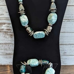 Elegant Green and Silver Necklace and Bracelet Set